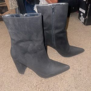 Like new black pointed boots